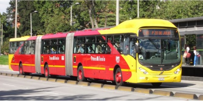 TRANSMILENIO SE MUEVE POR EL RESPETO Y LA AMABILIDAD A PERSONAS CON DISCAPACIDAD TRANSMILENIO SE MUEVE POR EL RESPETO Y LA AMABILIDAD A PERSONAS CON DISCAPACIDAD