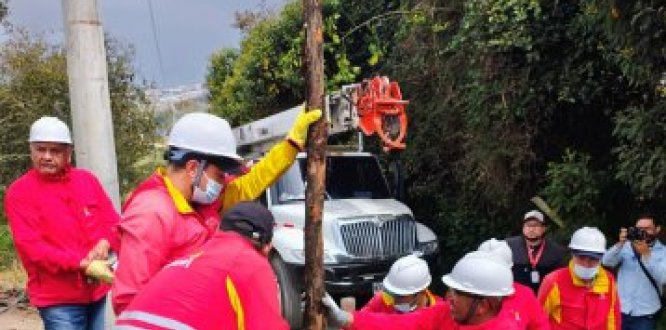 Desmonte de Postes ilegales en barrio la Requilina Desmonte de Postes ilegales en barrio la Requilina