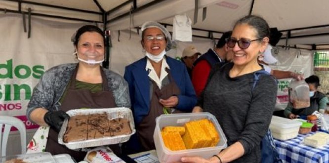 Los emprendedores en Usme con sus productos Los emprendedores en Usme con sus productos