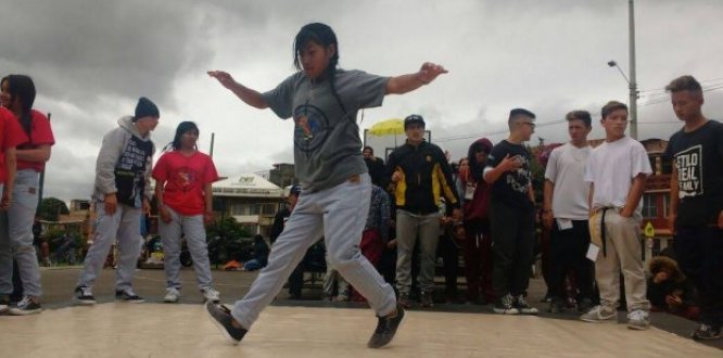 hip hop se toma las calles del barrio la Aurora hip hop se toma las calles del barrio la Aurora