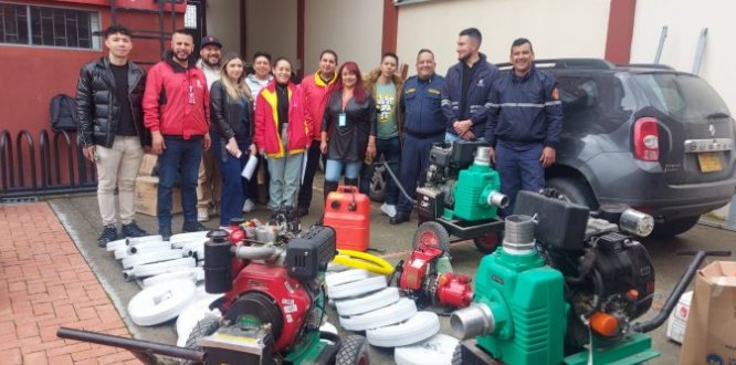 Entrega de dotación a Bomberos Entrega de dotación a Bomberos