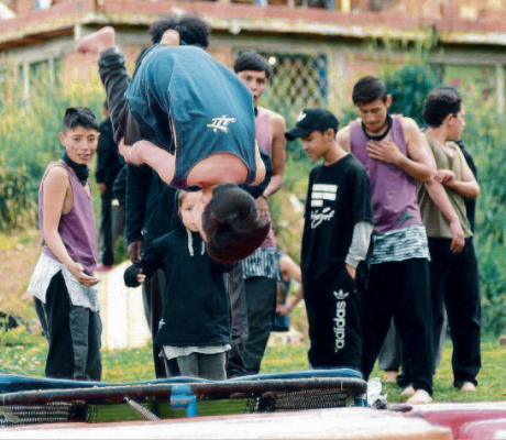 Jóvenes llevaron el ‘parkour’ a un rincón de los cerros