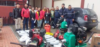 Entrega de dotación a Bomberos